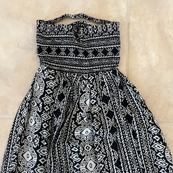 Forever 21 black and white strapless maxi dress - Picture 2 of 2